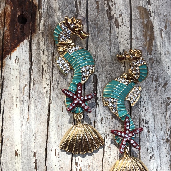 ARIA Seahorse Statement Earrings! - Picture 4 of 6